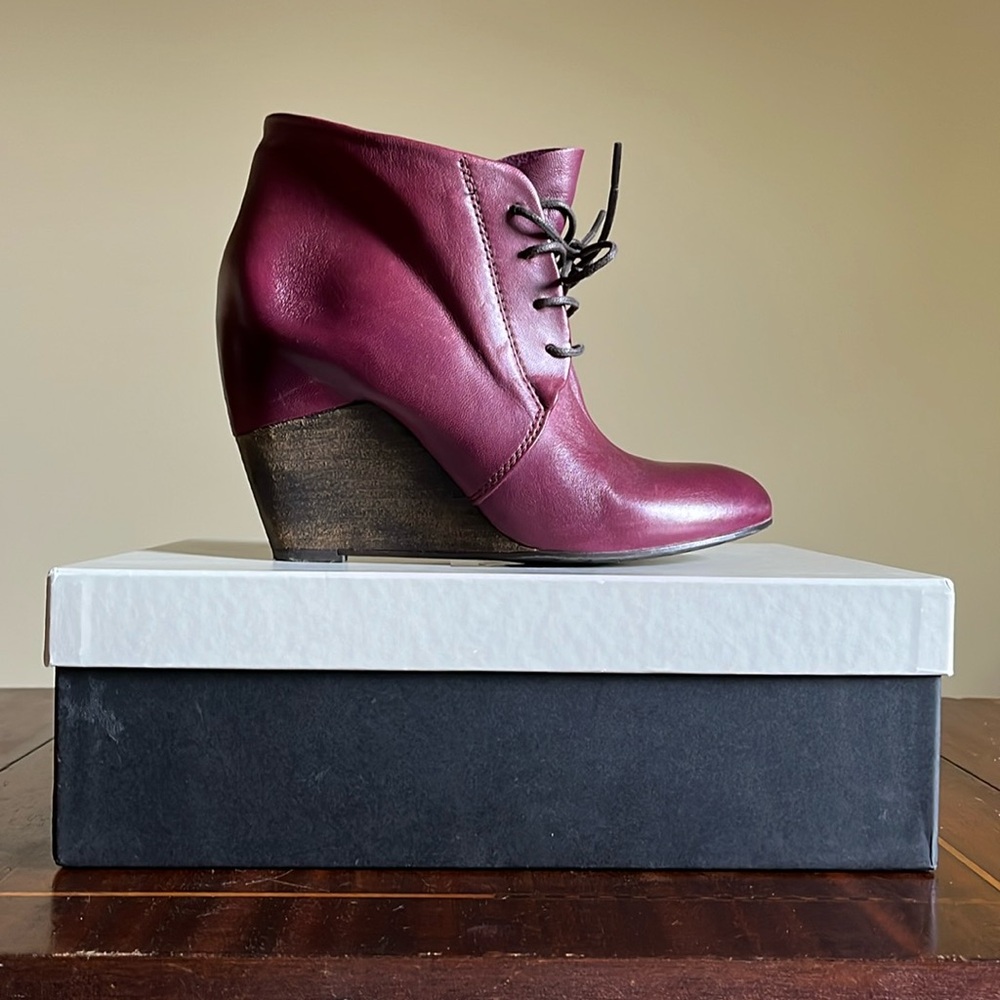 Zinda - Wedge Ankle Boot in Cherry - Made in Spain - 39 / U.S. 8-5-9